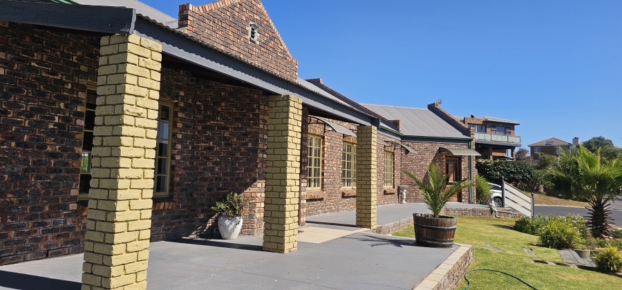 5 Bedroom Property for Sale in Middedorp Western Cape